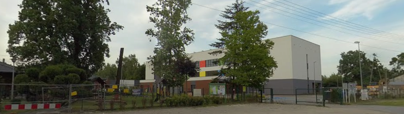 Szkoła Podstawowa w Umiastowie - budynek szkoły